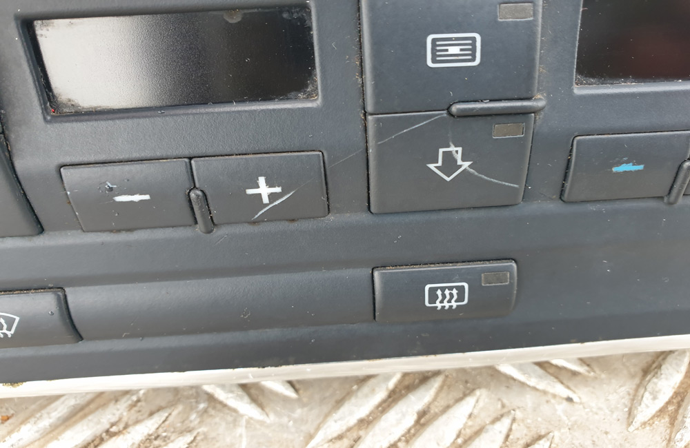 Audi A4 B7 heater control panel 8E0820043AJ Used Car Parts UK