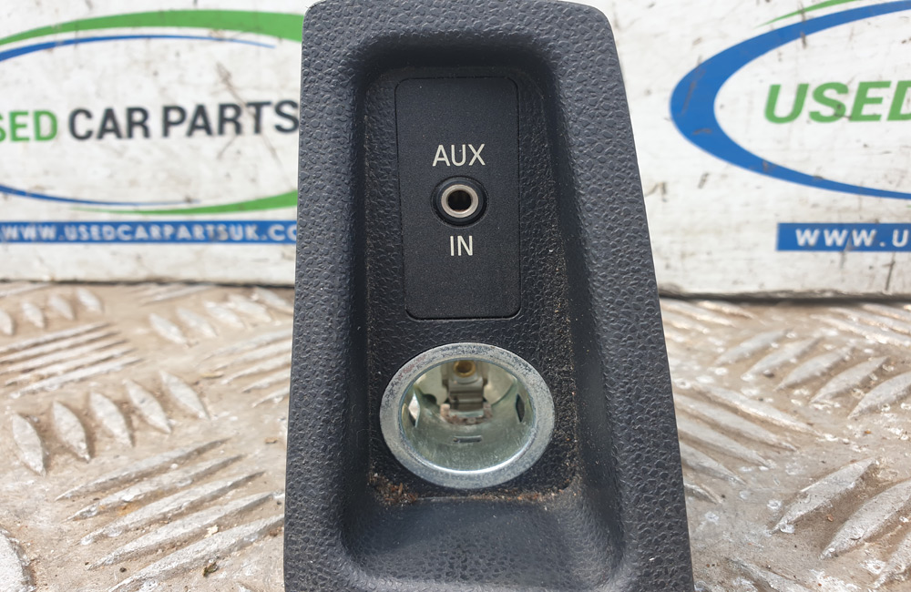 Interfaccia Audio AUX Per Auto VGOL – Ricambio OEM 6930561, Compatibile BMW X1 X3 X5 X6 Z4 E81 E87 E90, ABS Nero, Presa Singola - 4