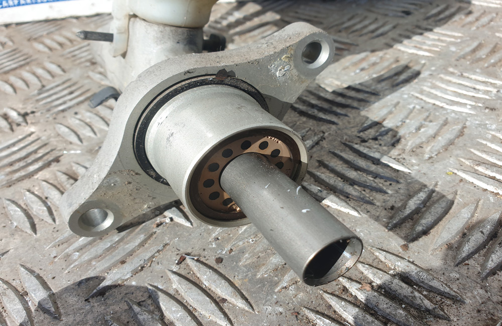 Citroen Dispatch MK2 brake master cylinder Used Car Parts UK