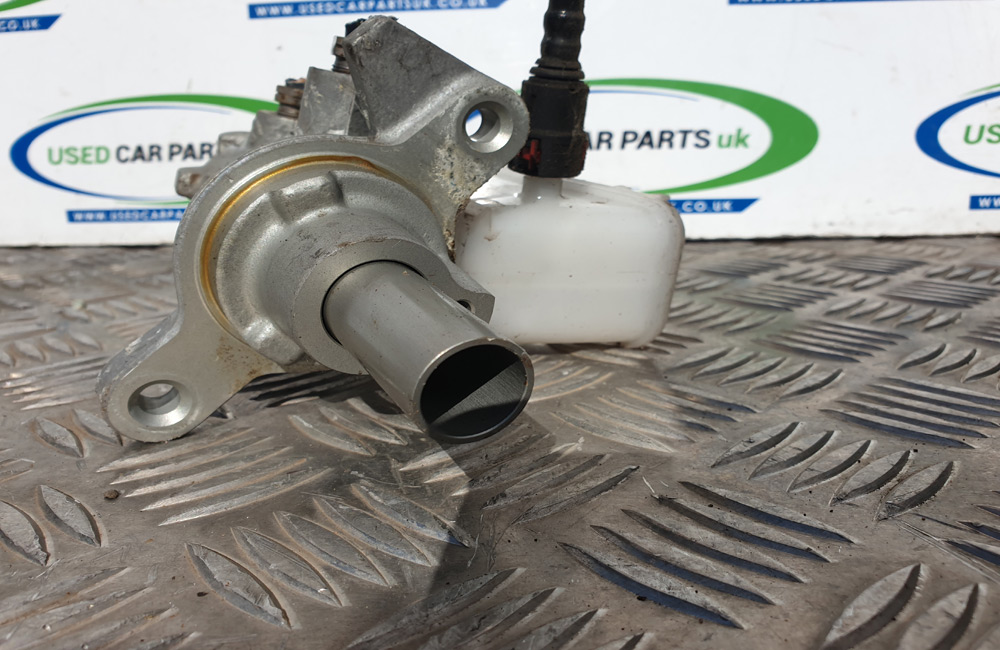 Ford Fiesta 1.6 MK7 brake master cylinder Used Car Parts UK