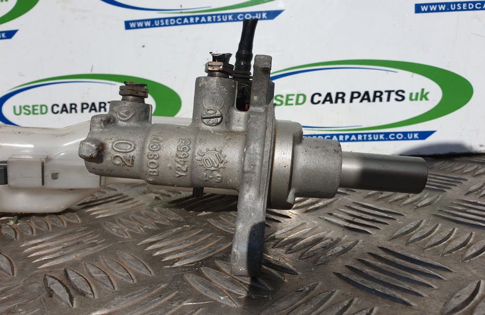 Ford Fiesta 1.6 MK7 brake master cylinder Used Car Parts UK