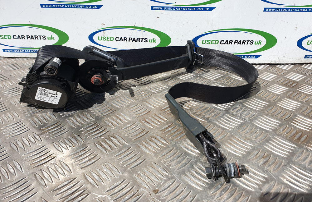 Hyundai I20 Coupe seat belt front left Used Car Parts UK