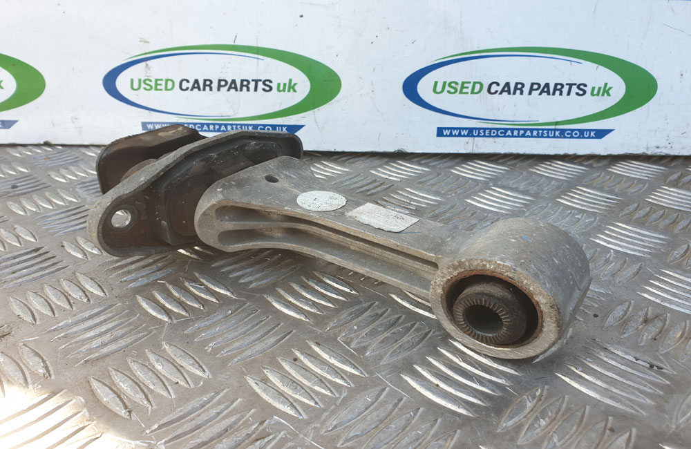 Hyundai I20 MK2 lower rear subframe engine mount Used Car Parts UK