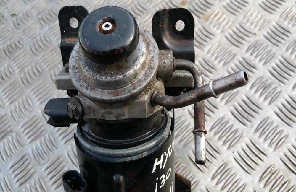 Hyundai I30 CRDI fuel filter housing primer pump Used Car Parts UK