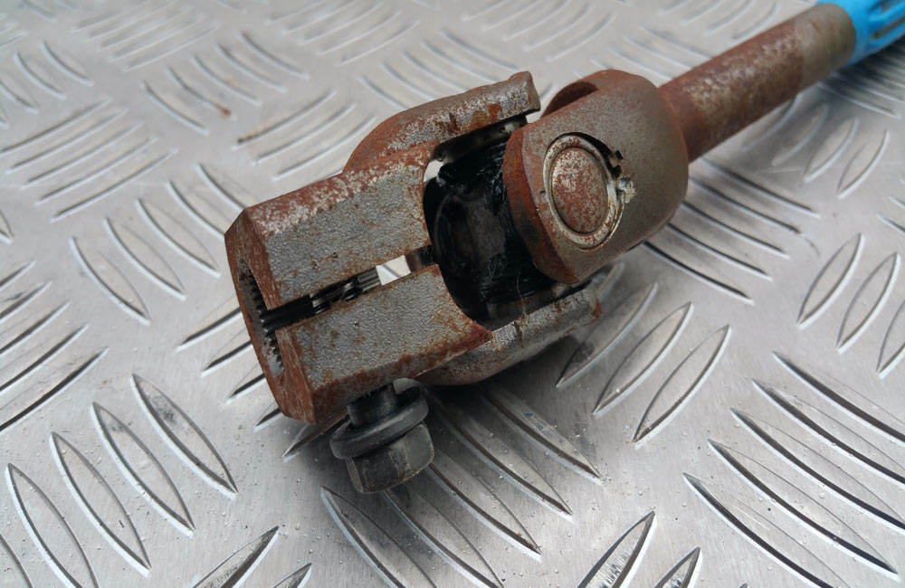 Hyundai I30 steering column lower joint Used Car Parts UK
