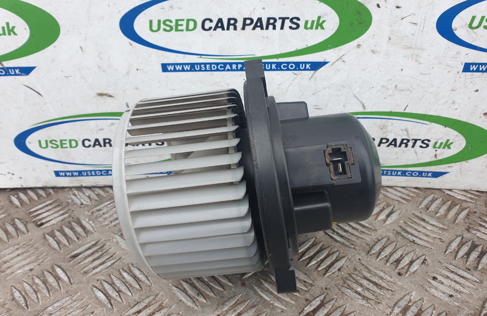 Kia Carens MK2 heater blower motor fan B308830230 Used Car Parts UK
