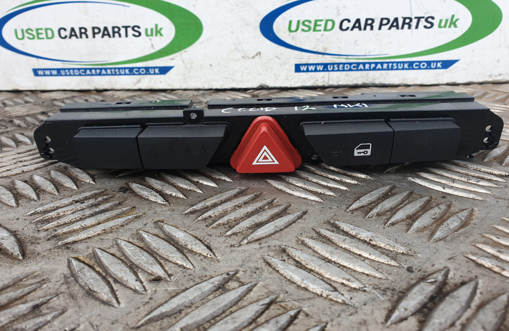 Kia Ceed MK1 hazard switch 20072012 Used Car Parts UK