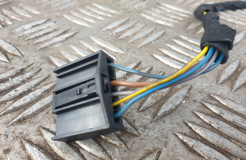 Mini Cooper R56 rear light wiring plug connector Used Car Parts UK