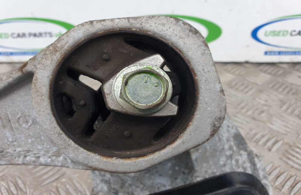 Nissan Juke DCI top engine mount 1.5 Used Car Parts UK