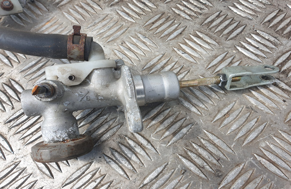 Nissan Almera clutch master cylinder 20002003 Used Car Parts UK