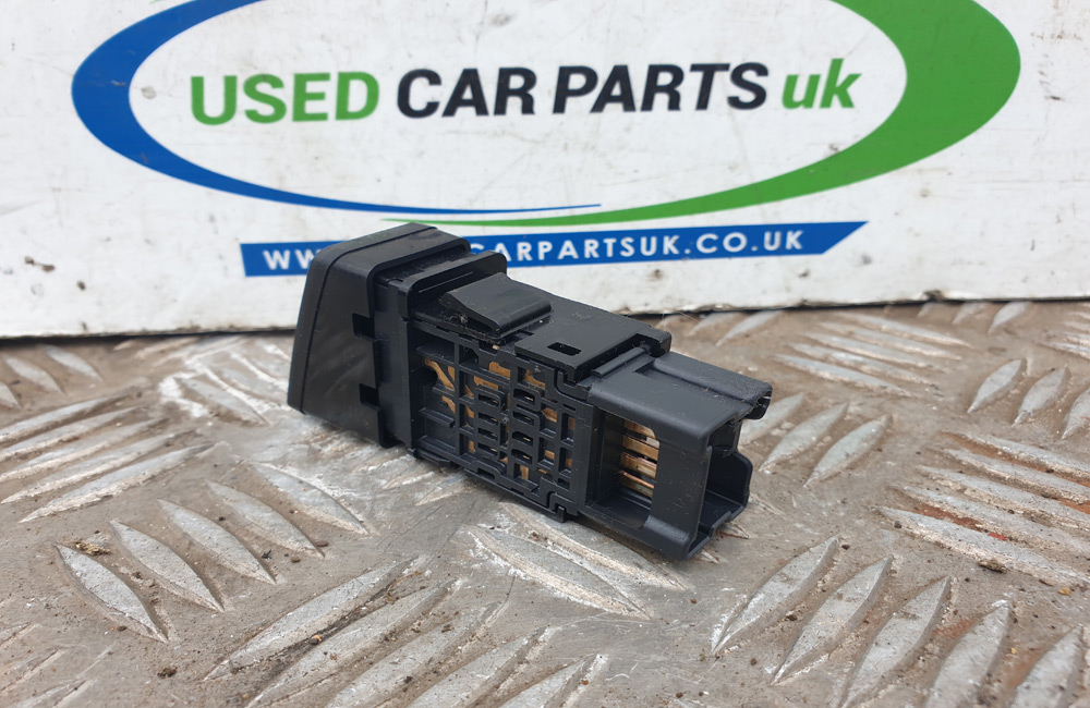 Nissan Almera 2003-2006 hazard light switch | Used Car Parts UK
