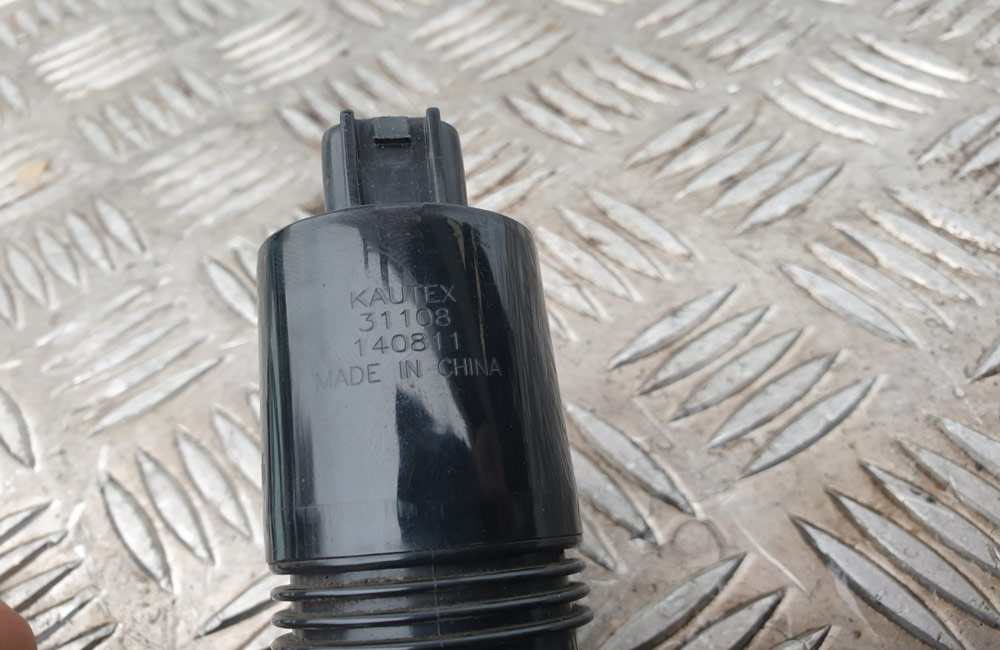 Nissan Juke washer bottle pump motor Used Car Parts UK