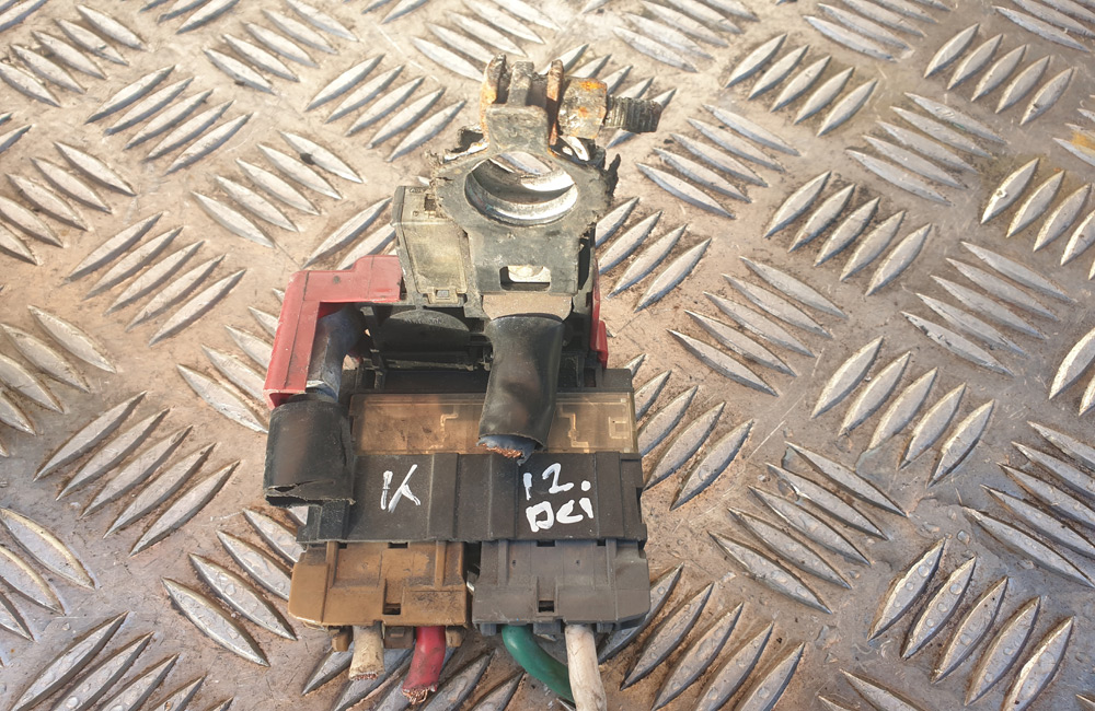 Nissan Micra K12 battery terminal fuses Used Car Parts UK
