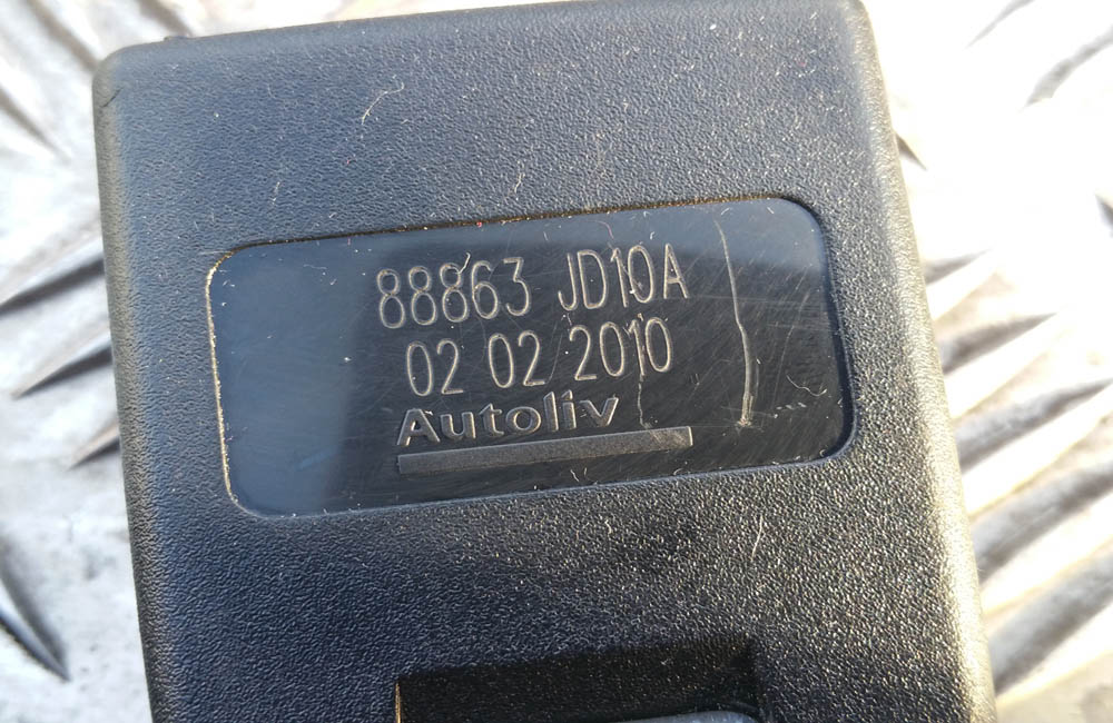 Nissan Qashqai twin rear seat belt buckles Used Car Parts UK