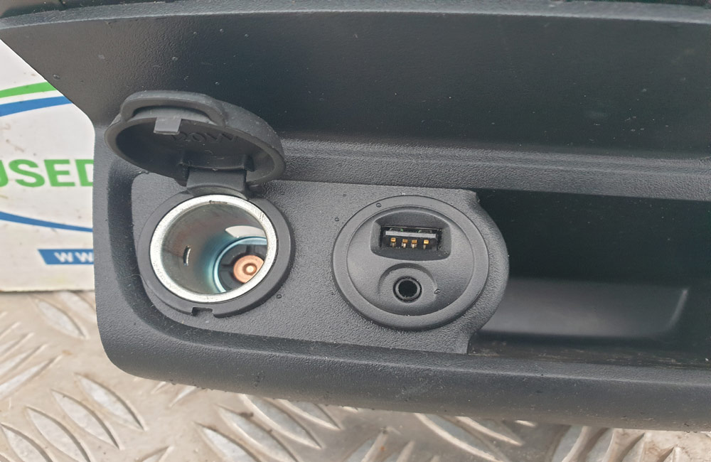 Peugeot 208 USB Port Cigarette Lighter 