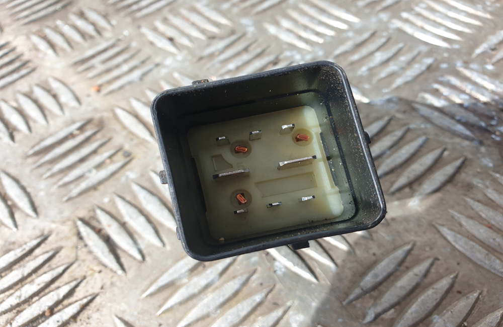 Peugeot 3008 MK1 HDI glow plug relay 9640469680 Used Car Parts UK