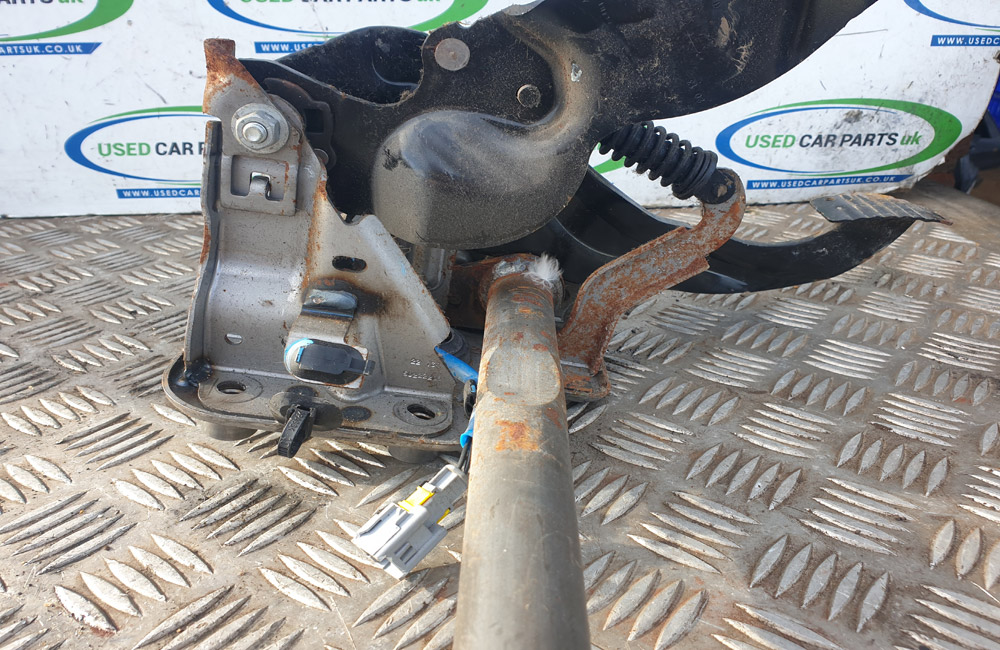 Peugeot Partner brake clutch pedal HDI MK2 Used Car Parts UK