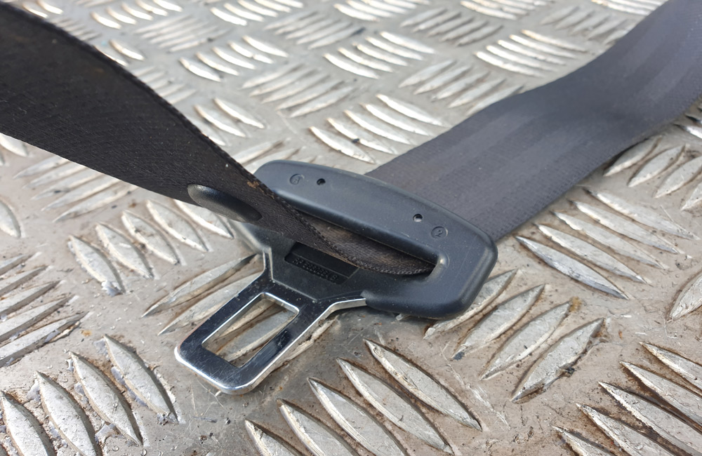 Renault Clio seat belt drivers rear 888404130R Used Car Parts UK