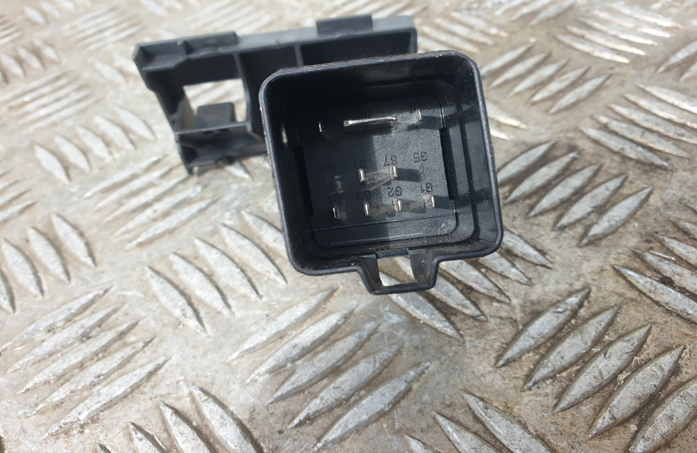 Skoda Octavia MK2 Glow Plug Relay 038907281D Used Car Parts UK