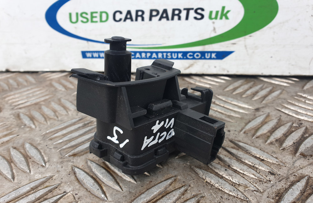 Skoda Octavia MK3 fuel flap motor 7P0810773D Used Car Parts UK