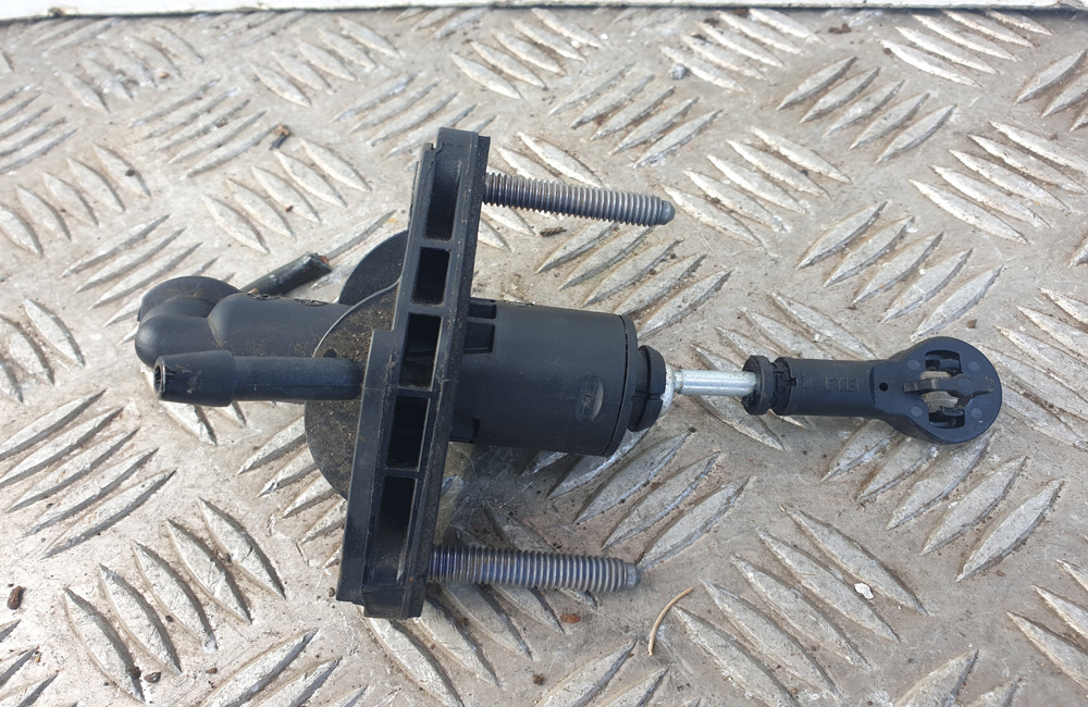 Suzuki Swift MK3 Sport clutch master cylinder Used Car Parts UK