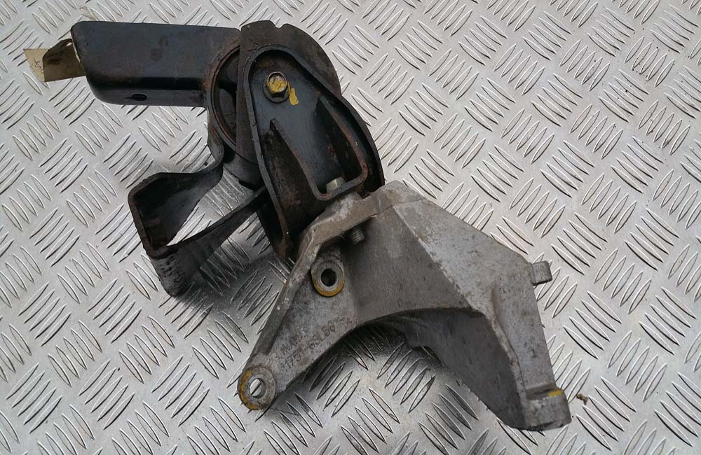 Suzuki Swift automatic top gearbox mounting bush Used Car Parts UK