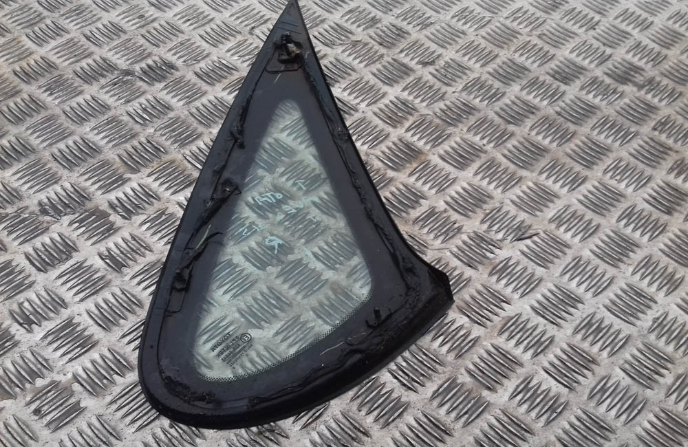 Toyota Avensis rear left quarter glass 1998-2003 | Used Car Parts UK