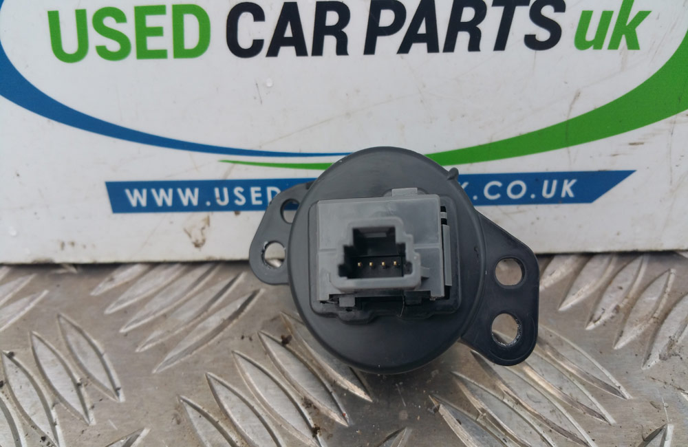 Toyota Aygo hazard switch button 15B424 Used Car Parts UK