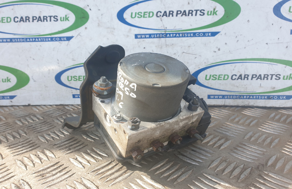 Toyota Coroll Verso ABS Pump 445100F010A Used Car Parts UK