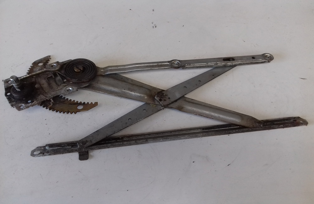 Toyota Hiace van window regulator manual passengers Used Car Parts UK