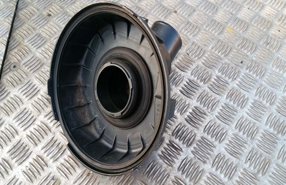 Toyota Hiace air filter box lid cover Used Car Parts UK