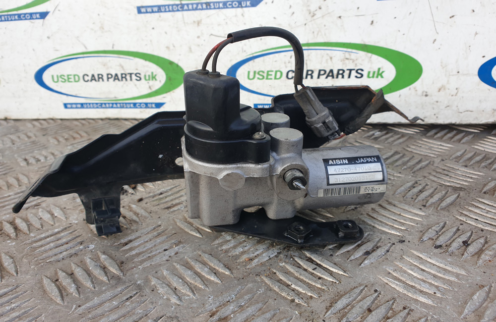 Toyota Prius MK2 brake master cylinder 4727047010 Used Car Parts UK