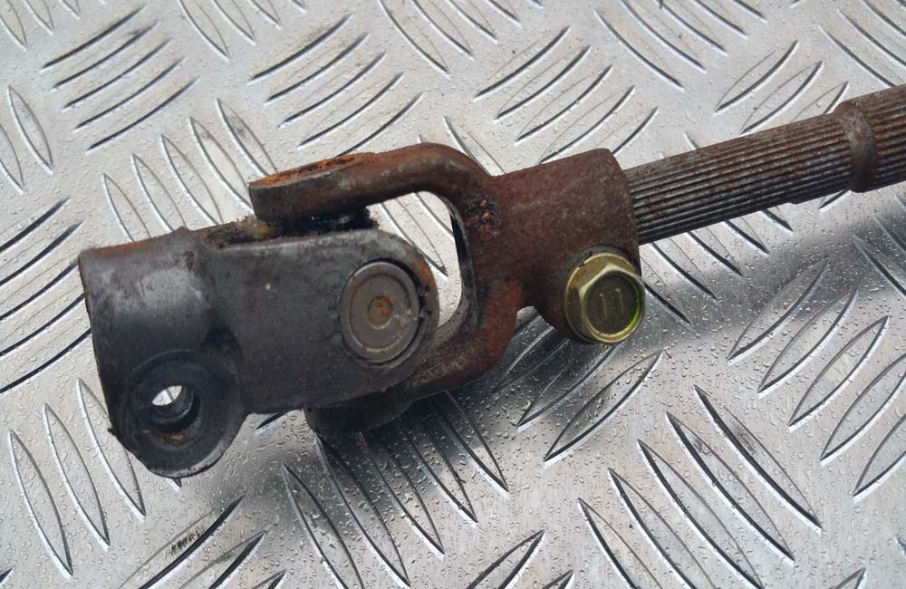 Toyota Yaris lower steering universal joint Used Car Parts UK