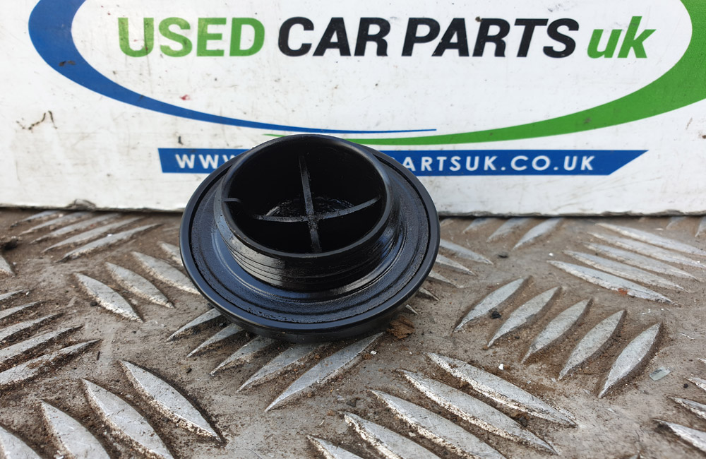 Toyota Yaris MK1 oil cap Used Car Parts UK