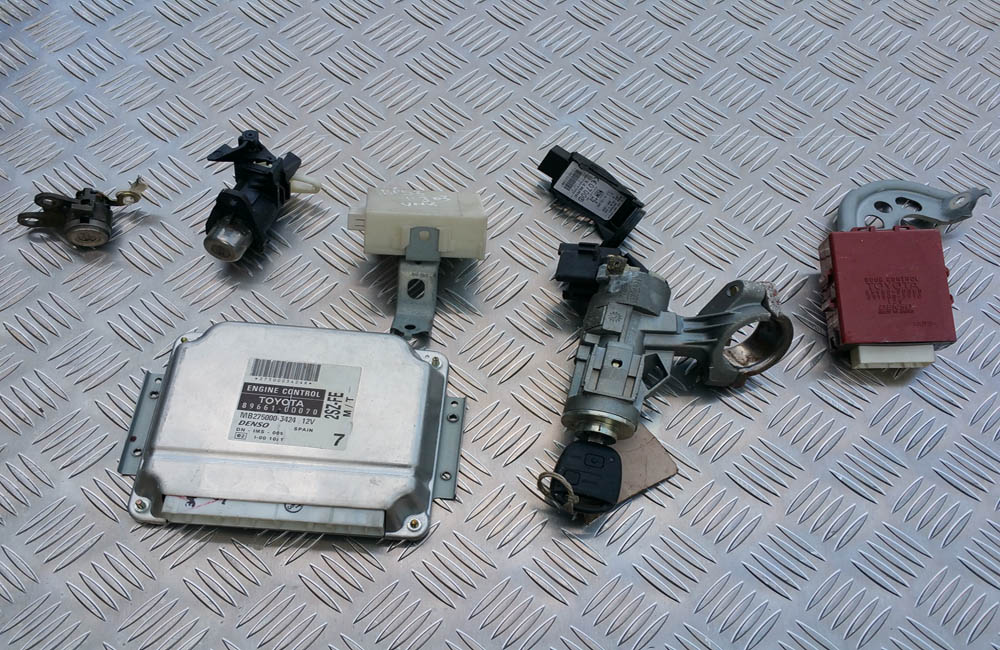 Toyota Yaris 1.3 VVTI ECU Lock set kit Used Car Parts UK