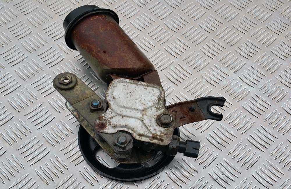 Toyota Yaris 1.3 VVTI power steering pump Used Car Parts UK
