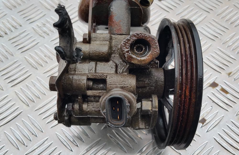 Toyota Yaris 1.3 VVTI power steering pump Used Car Parts UK