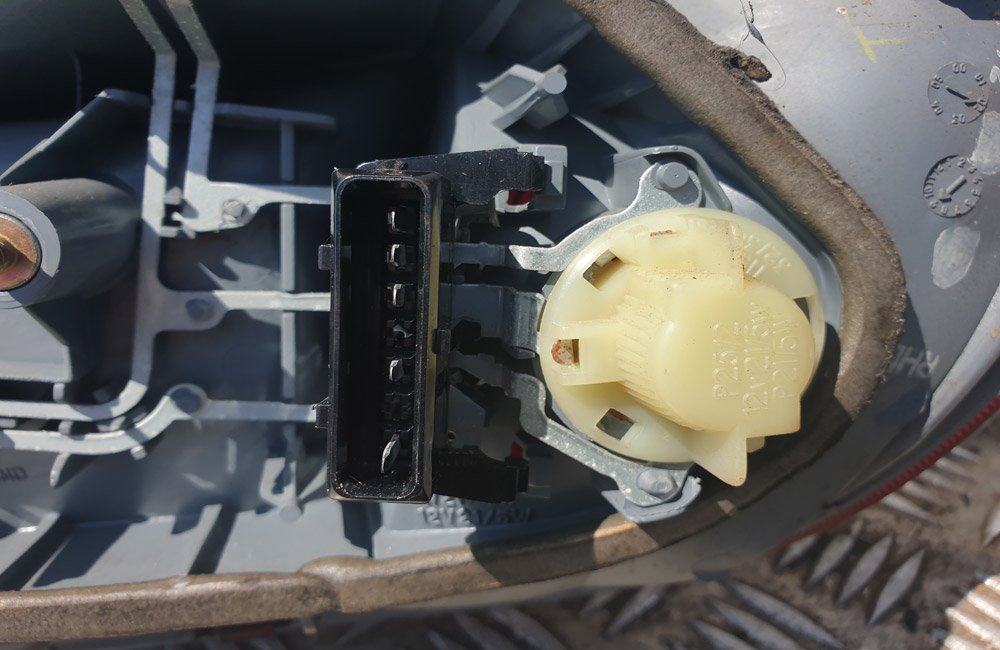 Toyota Yaris MK1 rear left back brake light Used Car Parts UK