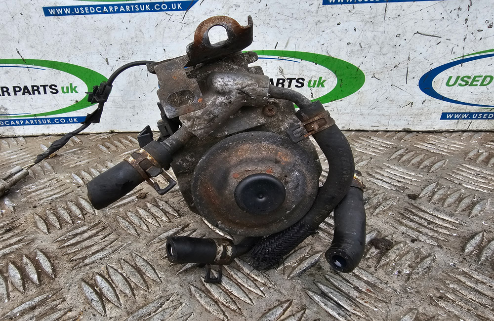 Toyota Yaris MK2 D4D Fuel Filter Housing Pump Used Car Parts UK