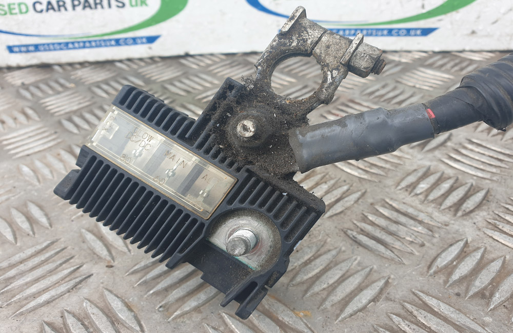 Toyota Yaris D4D battery fuses terminal lead MK2 Used Car Parts UK