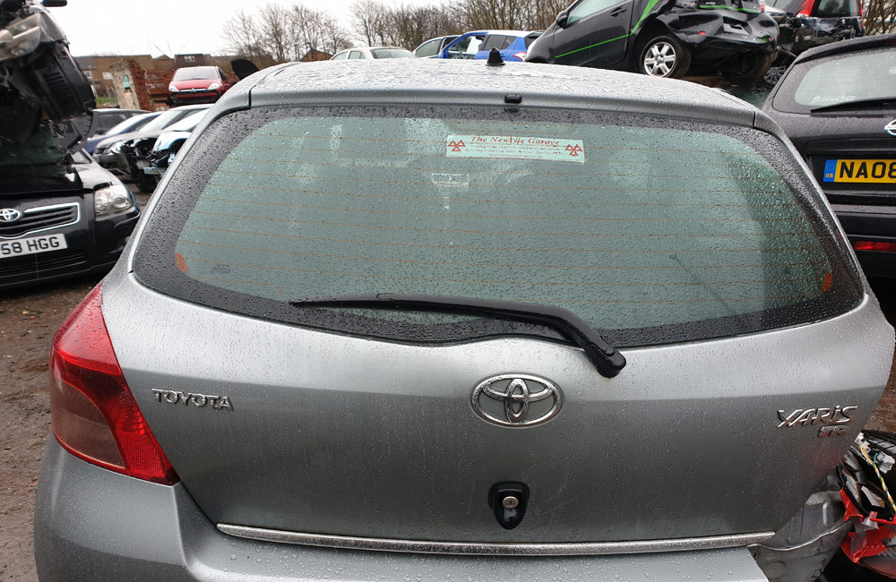 Toyota Yaris Mk2 Tailgate Boot Silver 1f8 Used Car Parts Uk