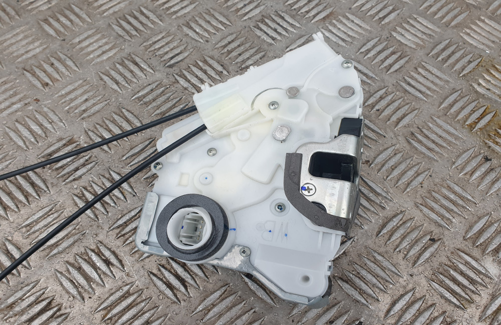 Toyota Yaris door lock motor front left 1721 Used Car Parts UK