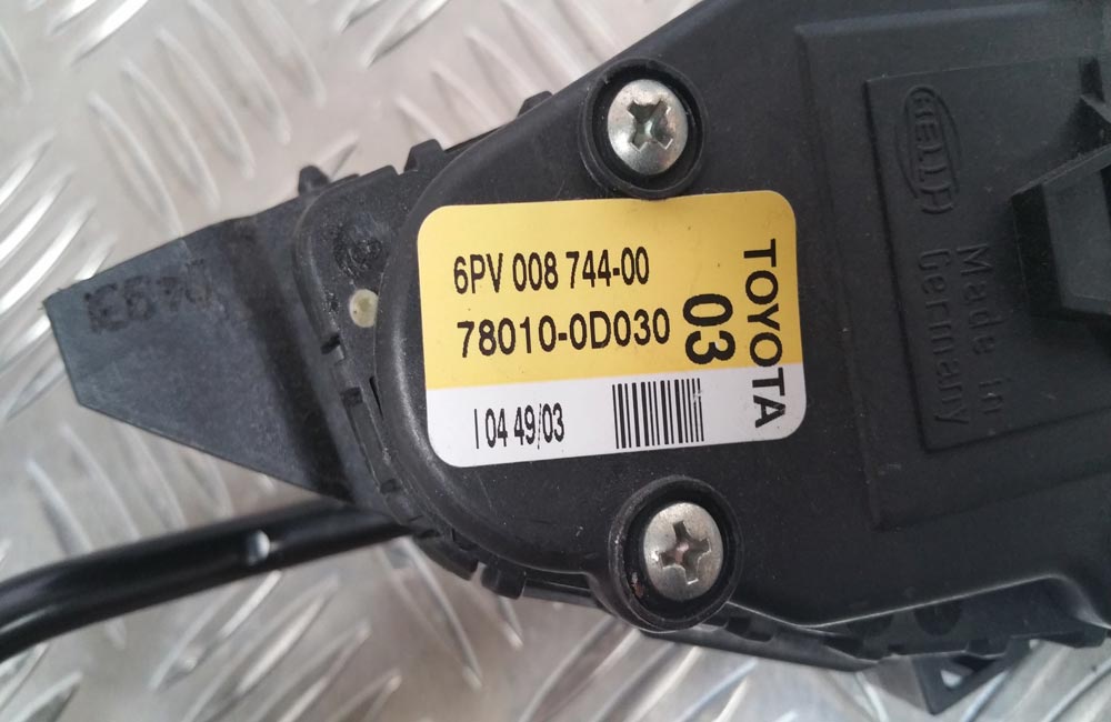Toyota Yaris accelerator pedal 780100D030 Used Car Parts UK
