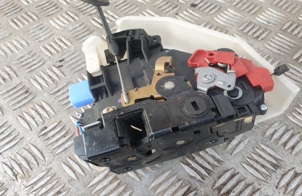 VW Golf MK5 drivers rear door lock motor 7L0839016 Used Car Parts UK