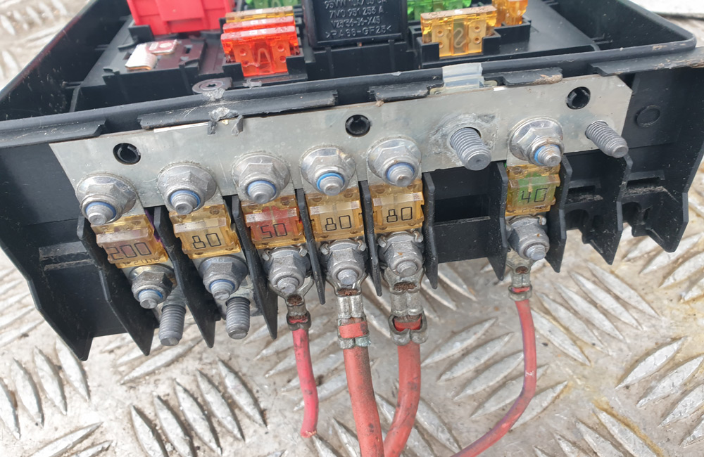 VW Golf MK5 main relay fuse box 1K0937125A Used Car Parts UK