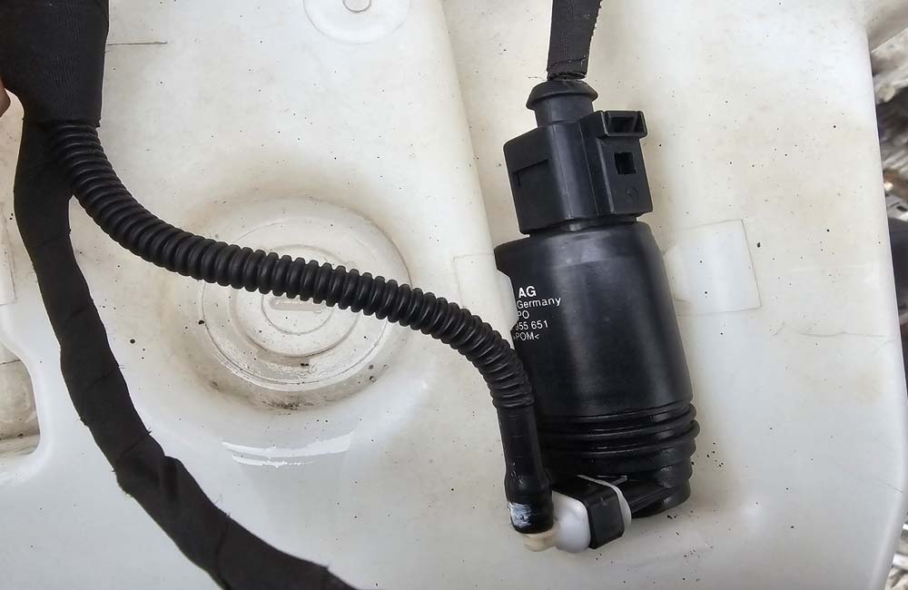 VW Jetta MK5 Washer Bottle 1K0955453 Used Car Parts UK