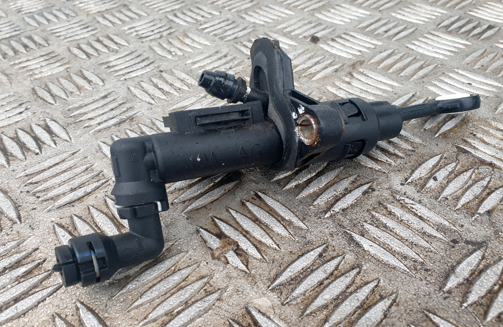 VW Polo MK5 clutch master cylinder 6R0721388D Used Car Parts UK