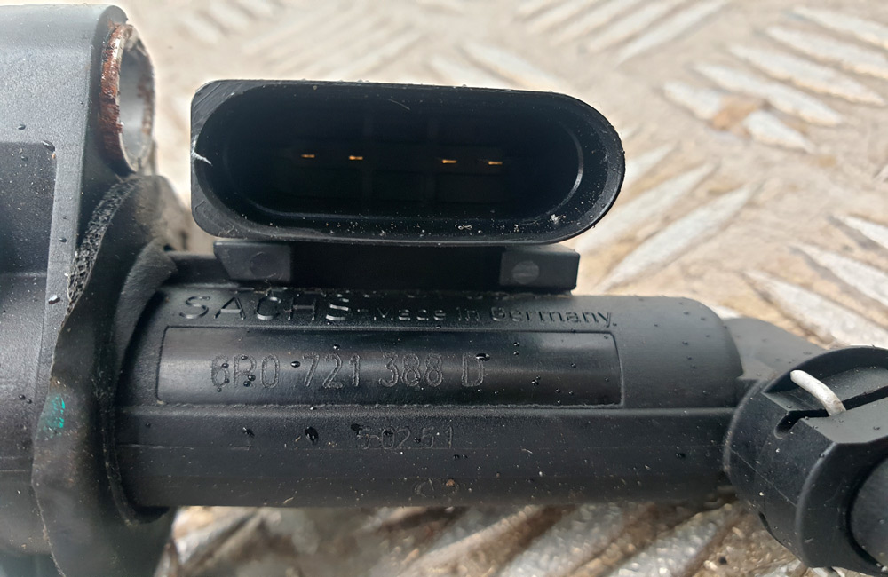 VW Polo MK5 clutch master cylinder 6R0721388D Used Car Parts UK