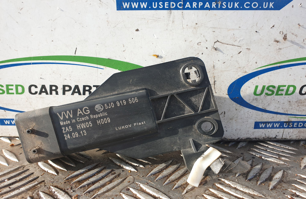 VW Polo radiator fan control relay 5J0919506 Used Car Parts UK