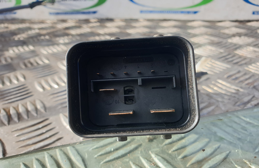VW Polo radiator fan control relay 5J0919506 Used Car Parts UK